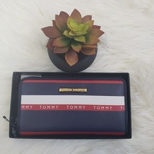 NWT Tommy Hilfiger Wallet